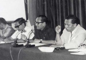 Pada Kamis, 3 Agustus 1972, di Departemen Penerangan, diadakan konferensi pers mengenai ejaan yang diperbarui yang dipimpin Menteri Pendidikan dan Kebudayaan Mashuri. Menteri Mashuri sedang memberikan penjelasan mengenai ejaan baru.