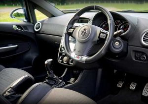 Cara Menghitamkan Dashboard Mobil